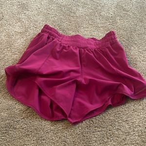 Lululemon 4in hotty hot shorts in berry pink size 4